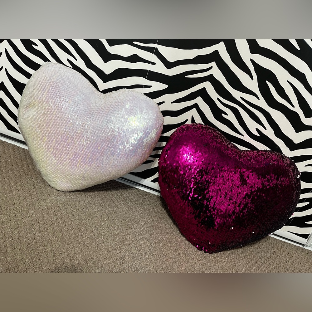Heart Shaped Colour Changing Sequin Pillows ♥️